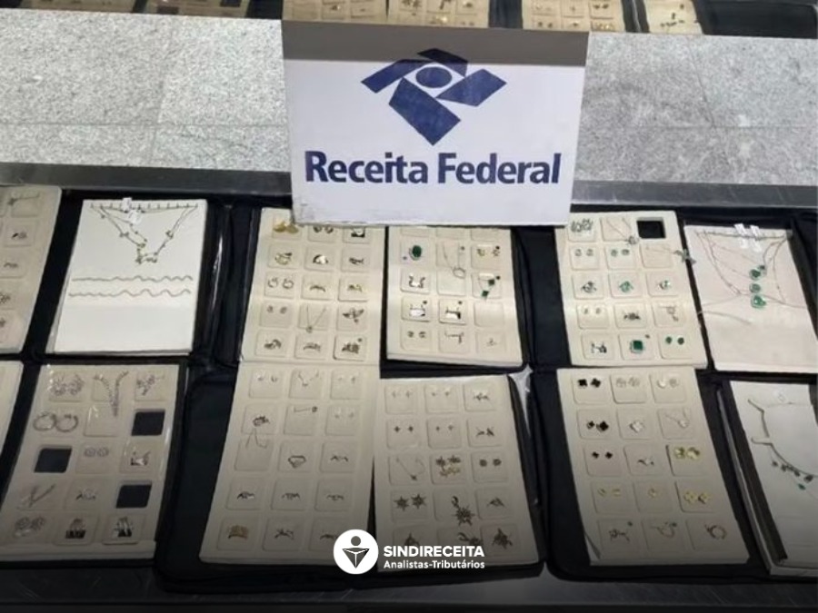 RFB apreende cerca de R$ 1 milhão em joias no Aeroporto do Recife/PE