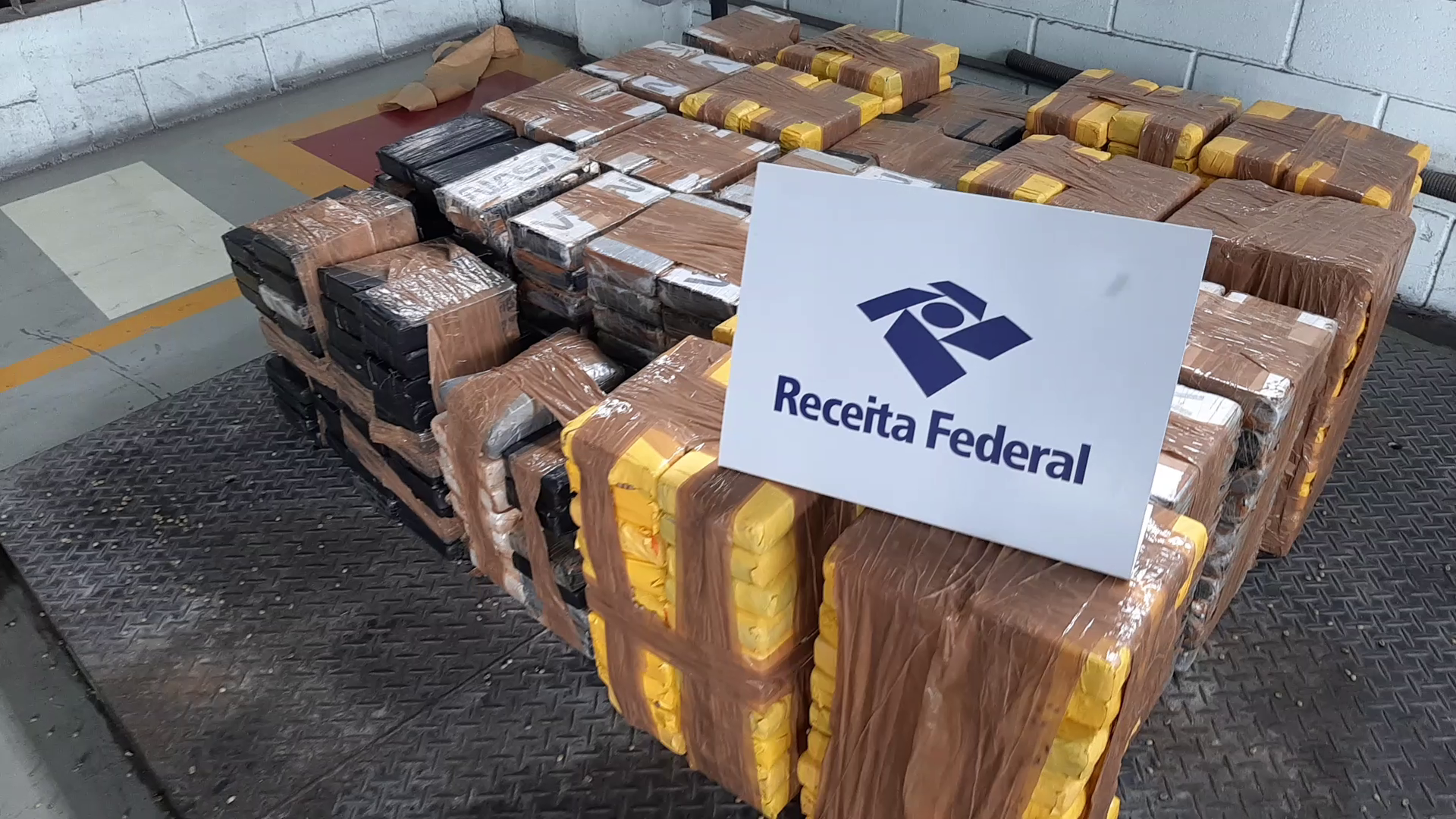 Analistas-Tributários atuam na apreensão de 558 kg de cocaína no Porto de Santos