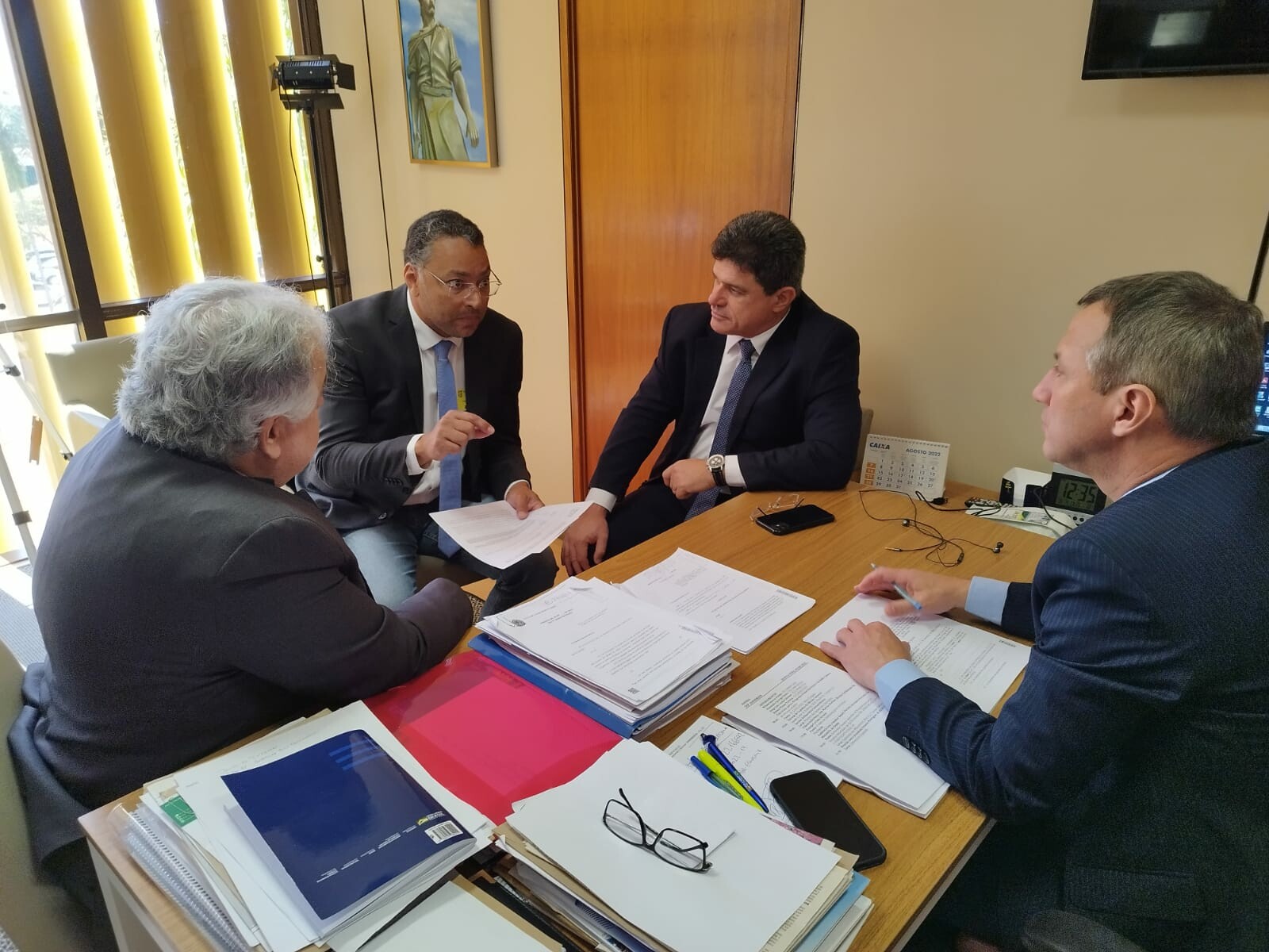 Sindireceita se reúne com o vice-líder do governo na Câmara para tratar do porte de armas, orçamento e Indenização de Fronteiras