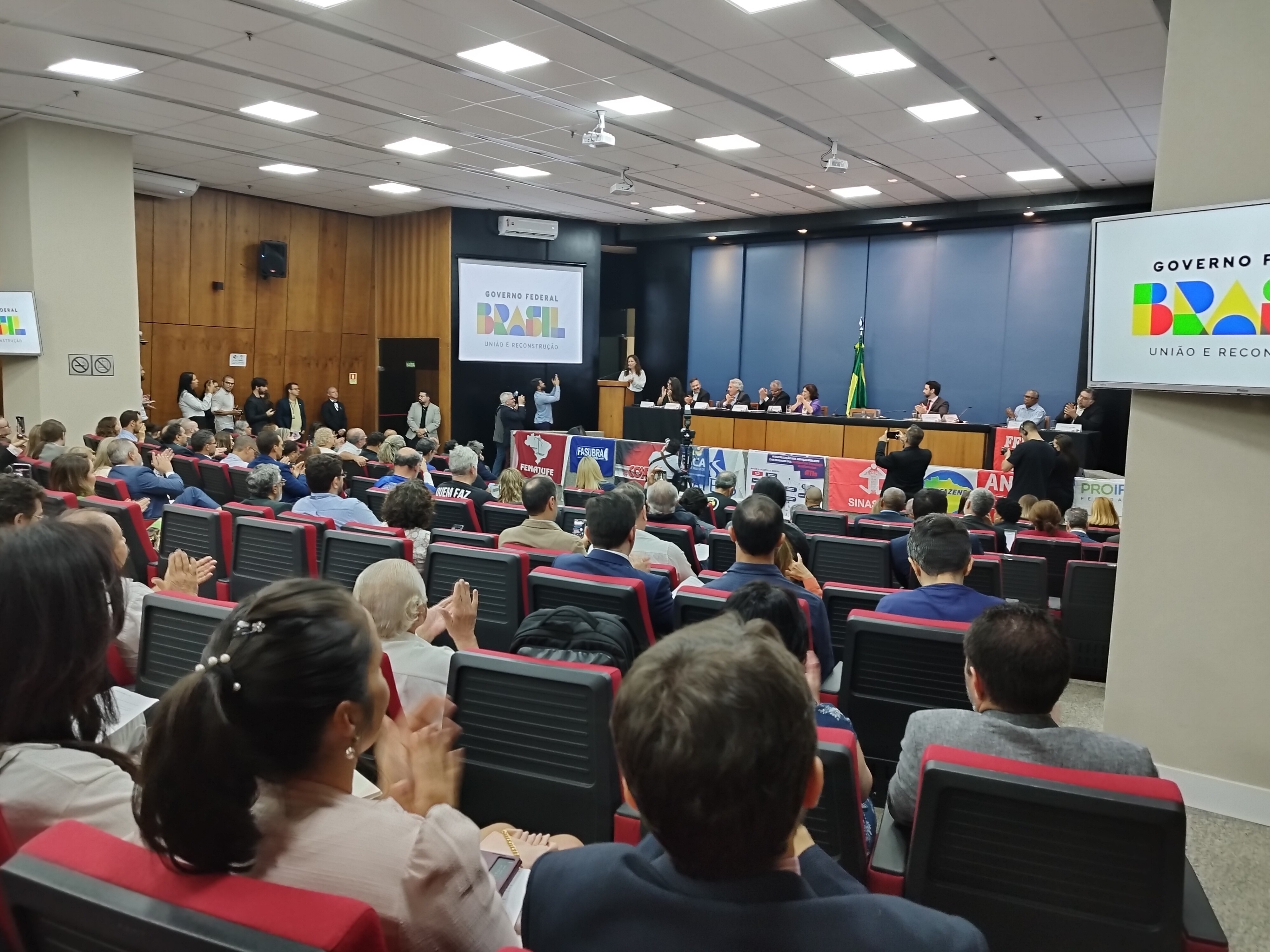 Assinatura Acordo 24 4