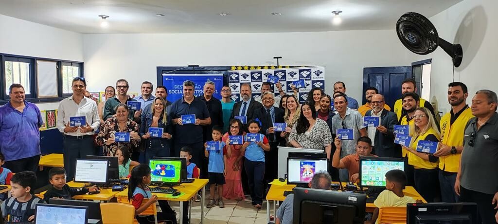 Analistas-Tributários da Receita Federal participam de entrega de minicomputadores à Escola Municipal Maciel Ribeiro da Silva, em Bonfim/RR