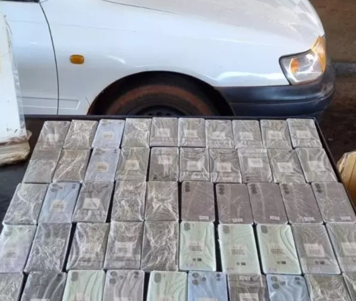 Aduana: Analistas-Tributários da Receita Federal atuam na retenção de 50 celulares avaliados em R$ 80 mil