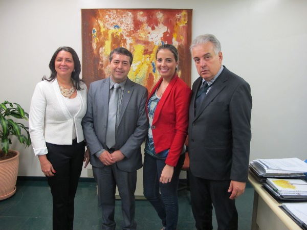 A presidenta do Sindireceita, Sílvia de Alencar, o deputado Ronaldo Nogueira, o diretor Sérgio de Castro e a representante da Comissão dos excedentes Soraya Condessa
