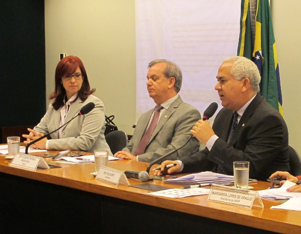 O presidente da Comissão Especial deputado Policarpo disse que se for possível colocará o parecer da PEC 186 em votação já na sessão prevista para ocorrer na tarde de terça-feira, dia 19