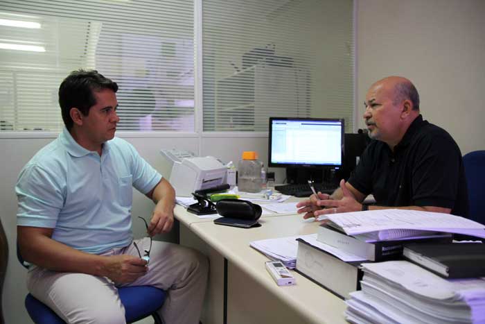 O diretor do Sindireceita, Moisés Hoyos, também se reuniu com o Analista-Tributário e chefe do CAC Aduaneiro de Vitória/ES, Evaldo Costa,