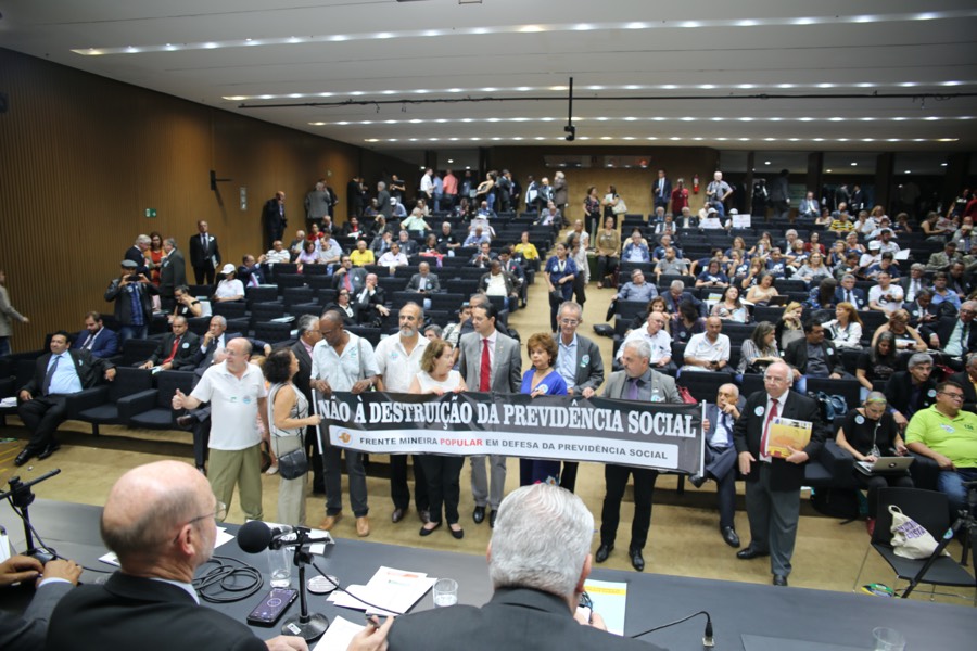 P blico e manifesta o