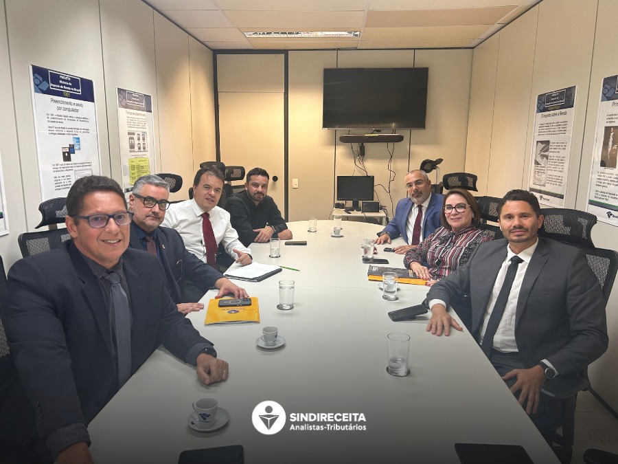 Sindireceita debate melhorias para servidores em reunião com Subsecretário de Administração Aduaneira