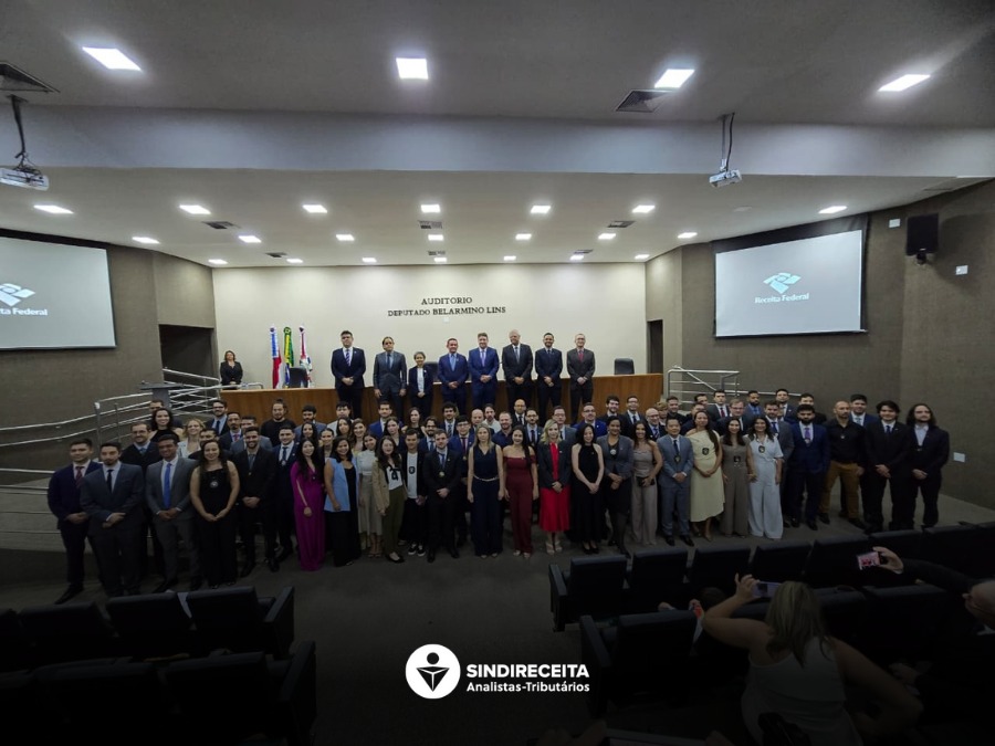 Novos Analistas-Tributários tomam posse em cerimônia realizada em Manaus/AM