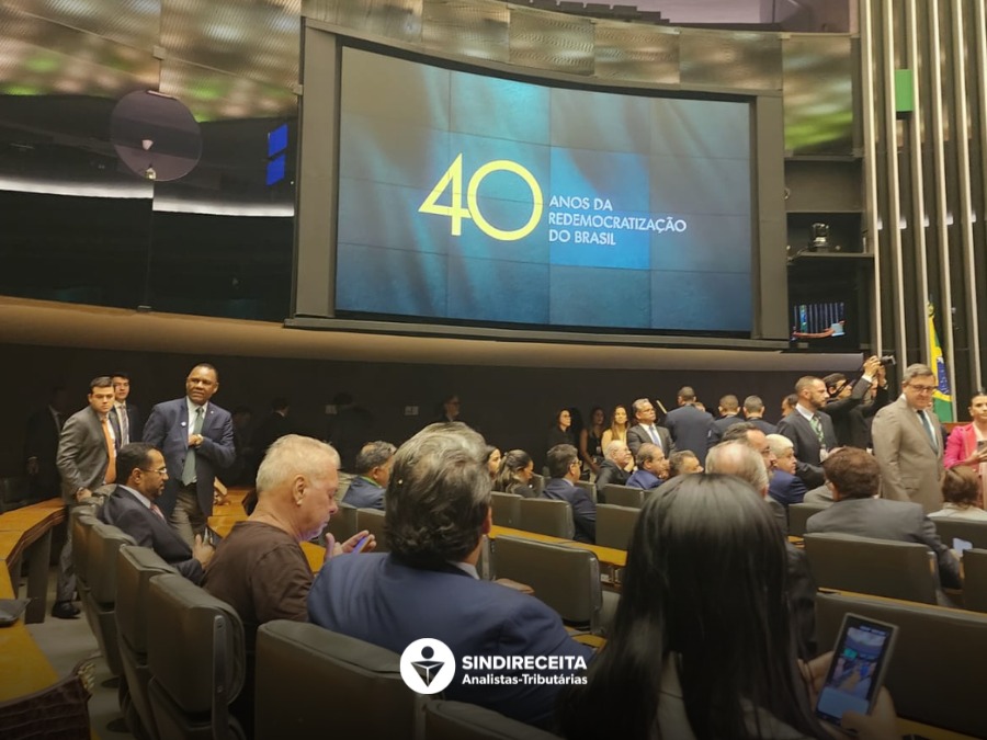 Diretoria do Sindireceita participa de sessão em homenagem aos 40 anos da redemocratização